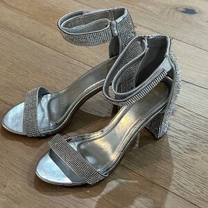 Elegant Silver Ankle Strap Heels size 7.5 rhinestone